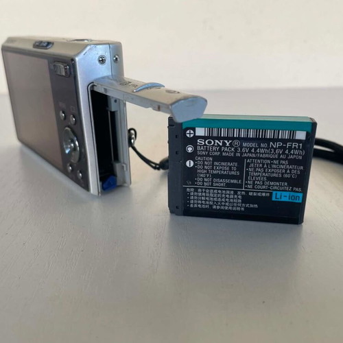 Sony Cyber-Shot DSC-T30 Silver Camera used, non-functional