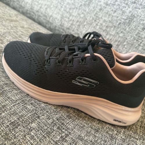 Skechers Vapor Foam women's athletic shoes like new, size 40