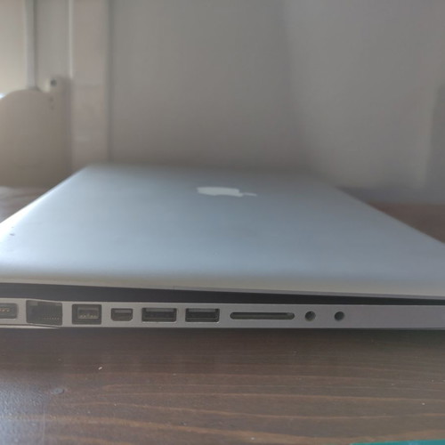 Apple MacBook Pro 15-inch Mid 2009 semi-functional, used