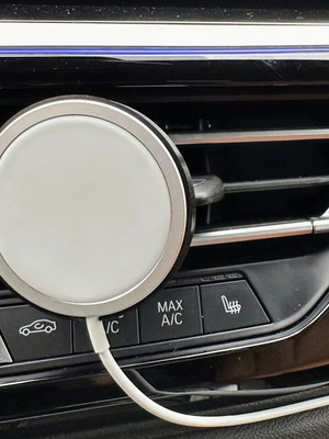 iPhone MagSafe BMW car vent mount new