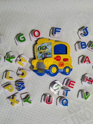 LeapFrog Fridge Phonics Magnetic Letter Set school bus toy like new