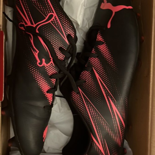 Puma football shoes like new, size 46, black and pink