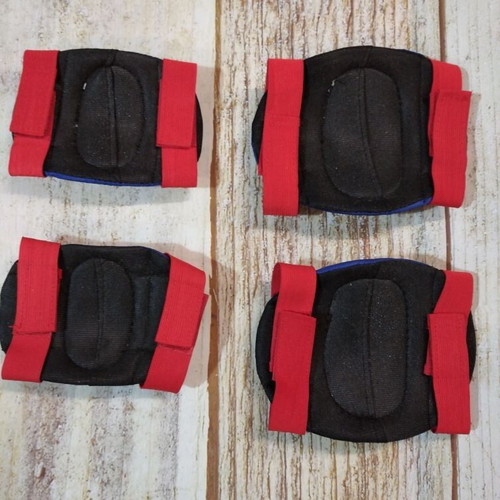 Superman wrist and knee pads set like new