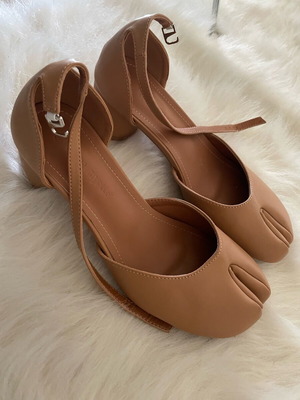 Beige ballerinas with low heel, new, size 38