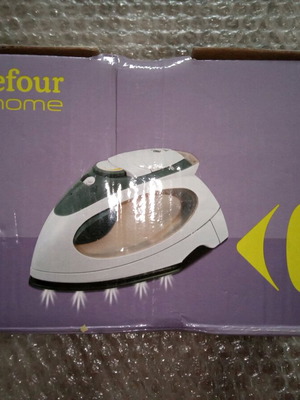 Carrefour Travel Iron new