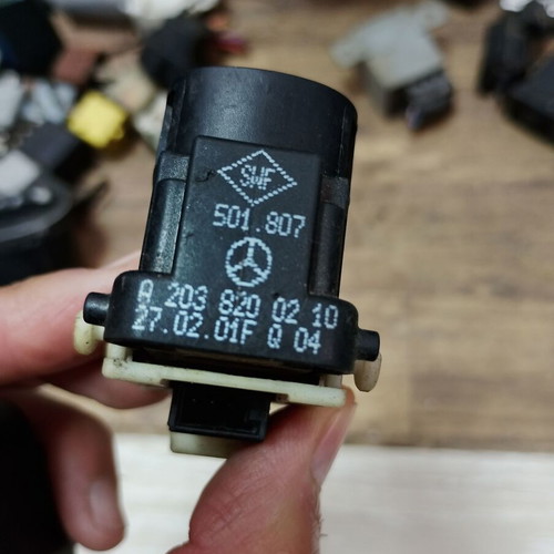 Mercedes-Benz C-Class W203 electric window switch 2038200210