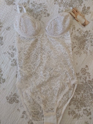 Women's bodysuit new, 75C, white with tag