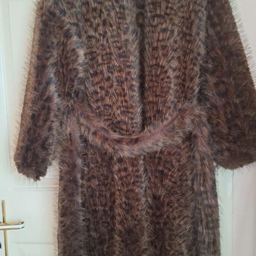 Synthetic fur brown new, one size