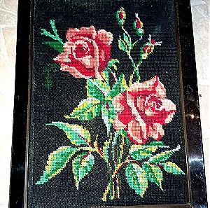 Κεντητό κάδρο με τριαντάφυλλα