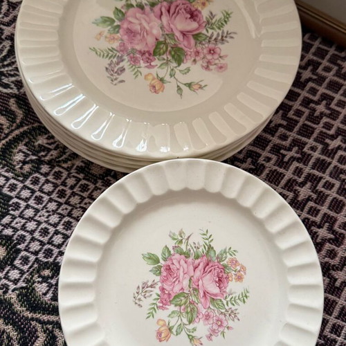 Dinner and dessert plates used, set of 14, branded USA