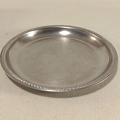 Decorative stainless steel plate used with engraved design, 12cm diameter