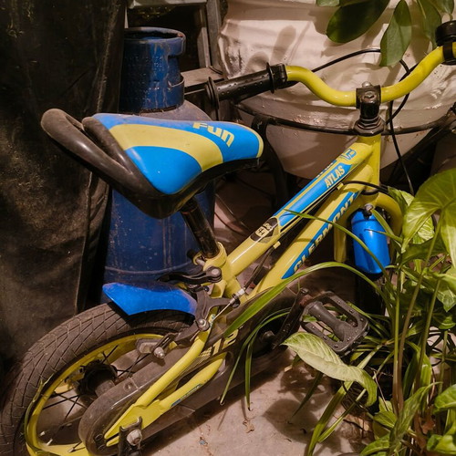 Green electric ride-on car without battery, used