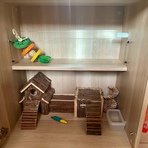 Hamster maisonette like new, wooden with toys