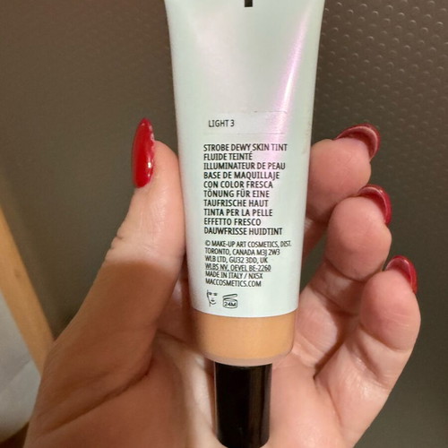 Mac Strobe Dewy Skin Tint Light 3 new