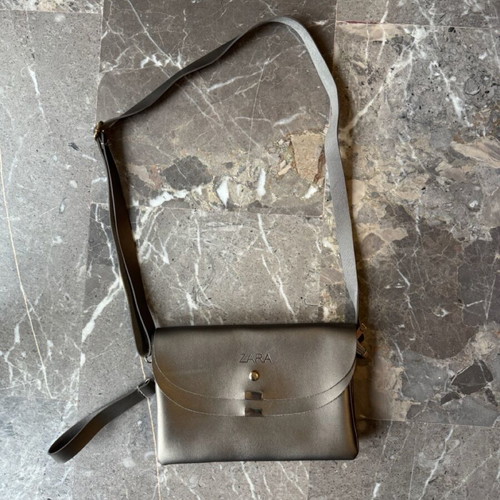 Zara shoulder bag like new, gray silver