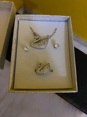 Swarovski jewelry set new, white and silver