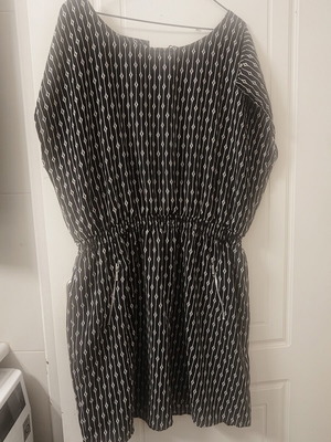 Peacocks summer dress used, black and white, size 4XL