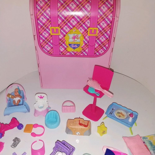 Vnt Barbie doll Hause 2010 like new with many accessories
