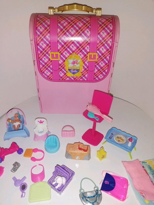 Vnt Barbie doll Hause 2010 like new with many accessories