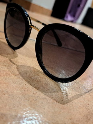 Dolce & Gabbana sunglasses like new, black