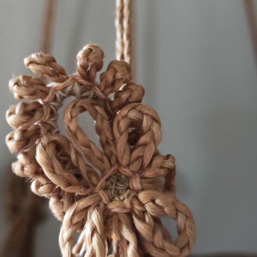 Macrame hanging set of 2 pieces like new with handmade basket
