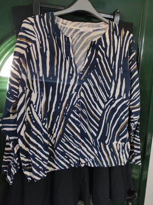 Knitted cardigan used, blue with white and dark gold stripes, 2XL