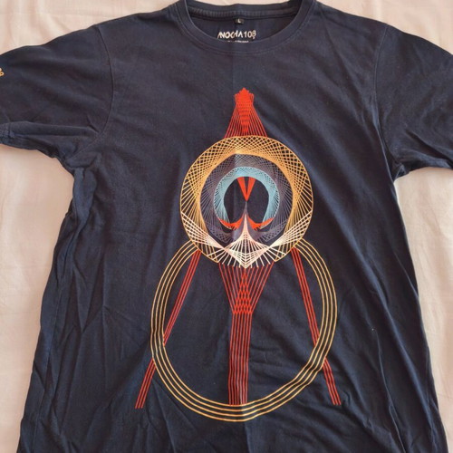 Anokha 108 unisex t-shirt like new, size L, blue with geometric design