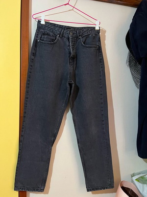 Stradivarius τζιν παντελόνι mom regular fit σαν καινούργιο, μαύρο, μέγεθος L