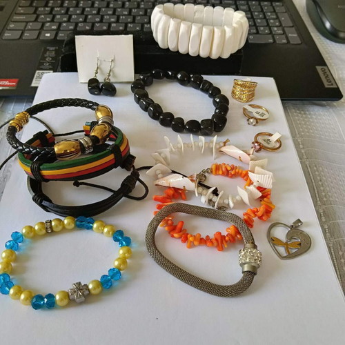 Jewelry set with 9 bracelets, 5 necklaces, 4 rings, earrings and pendant