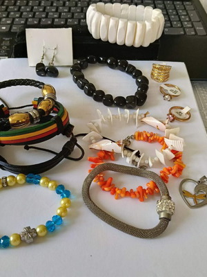 Jewelry set with 9 bracelets, 5 necklaces, 4 rings, earrings and pendant