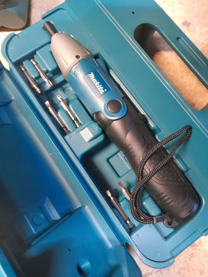 Σπαστό επαναφορτιζόμενο Makita 6722D σετ μυτές μεταχειρισμένο