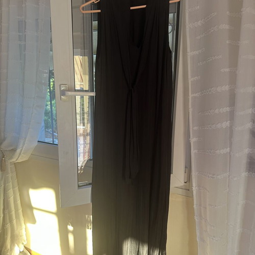 Massimo Dutti black dress with slit like new, size Medium