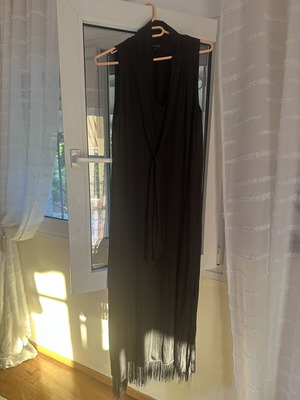 Massimo Dutti black dress with slit like new, size Medium