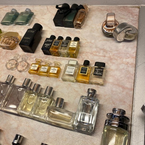 Perfume miniatures like new, all full, 610 pieces
