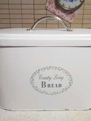 Metal bread box used from Domus Homus