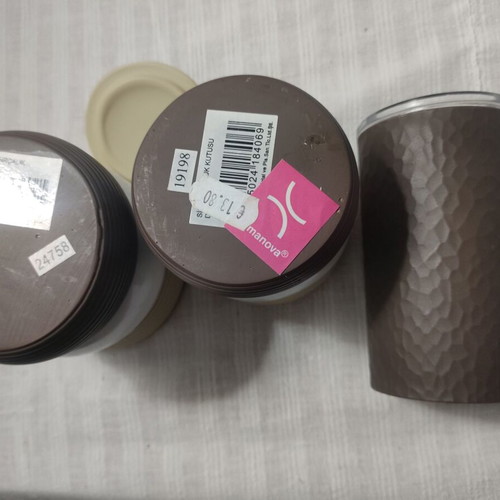Bathroom set of 3 pieces like new, ceramic, porcelain and plastic