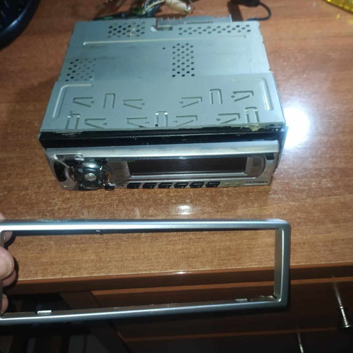 Kenwood Radio Cd Mp3 Player KDC-M6021 Used With Remote