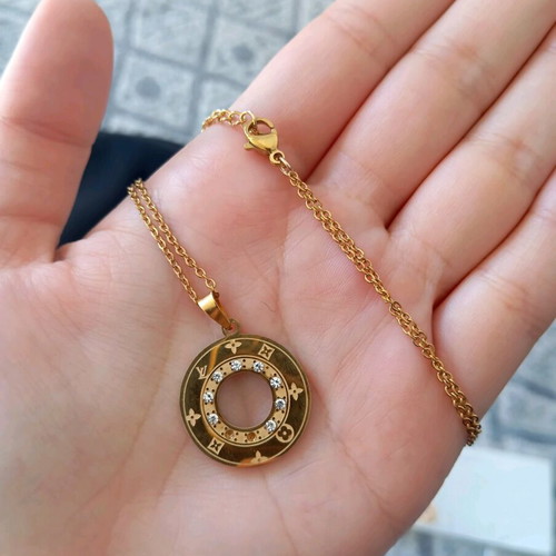 Women's necklace used, authentic, gold color, stainless steel