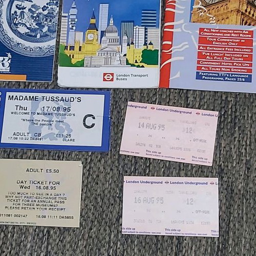 London 1995 tourist guides and flyers like new, 55 pieces