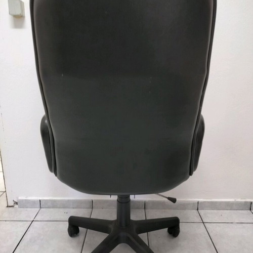 Office chair used, red color