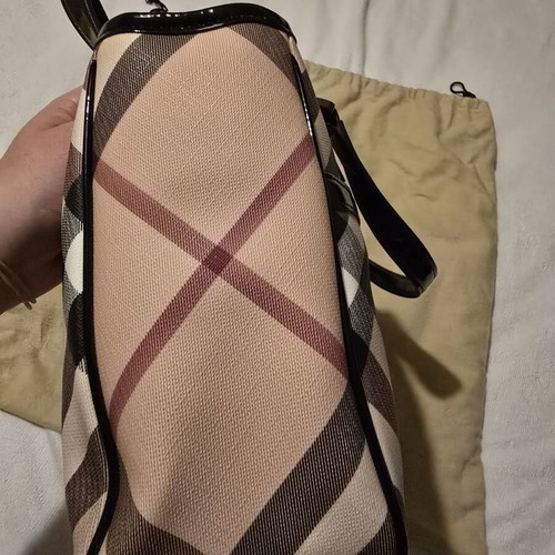 Burberry handbag like new, black and beige