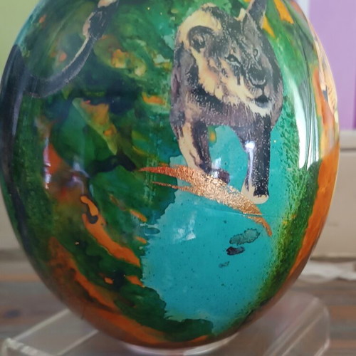 Ostrich Egg from South Africa like new with gold leaf and detailed colors