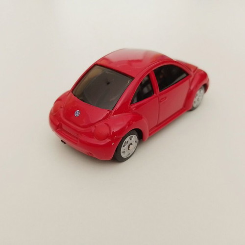 Volkswagen New Beetle metal miniature by Maisto like new, red
