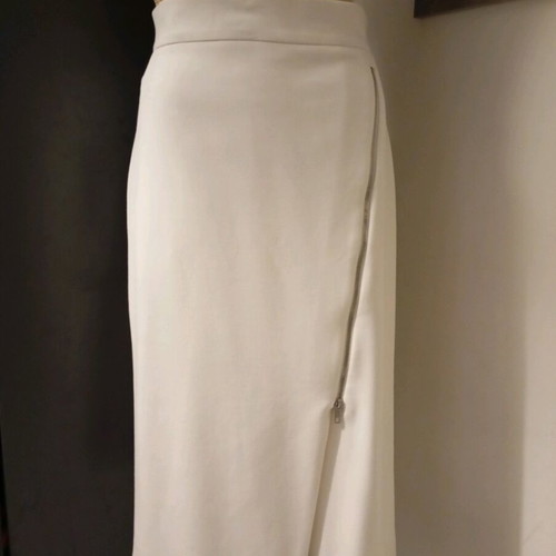 Hugo Boss slim fit women's skirt like new, cream, size 38/40