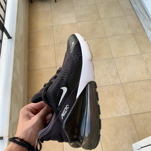 Nike Air Max 270 like new, black athletic shoes size 39