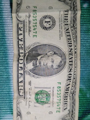 Collectible 5 dollar bill like new, printed in 1995