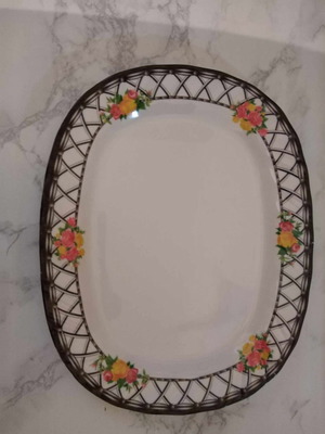 Plastic decor set like new, ideal for serving