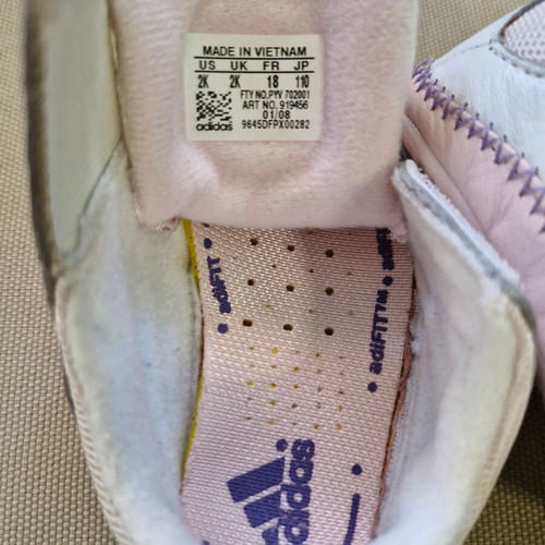 Adidas baby shoes for girl size 18 like new