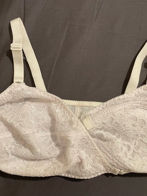 Parisienne Nursing Bra No 3 (L) like new, white