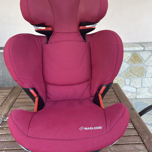 Maxi Cosi Rodifix car seat red like new with Isofix bases